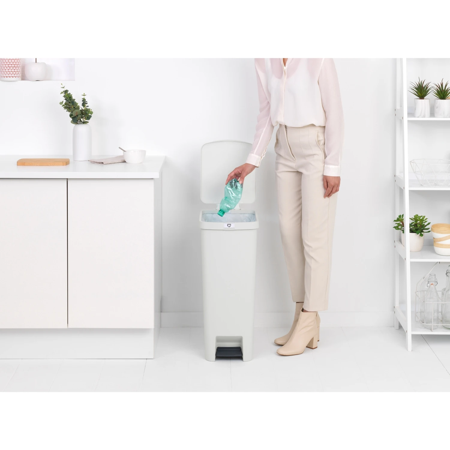 Brabantia StepUp Pedaalemmer 40 Liter Light Grey 6 Brabantia StepUp Pedaalemmer 40 Liter Light Grey - Afbeelding 6