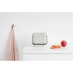 Brabantia Sort & Go Afvalemmer 6 Liter Light Grey 9 Brabantia Sort & Go Afvalemmer 6 Liter Light Grey -Brabantia 102 3267 5 1